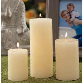 CANDLE OF IVORY COLOR DIMENSION CM. 6x7h.